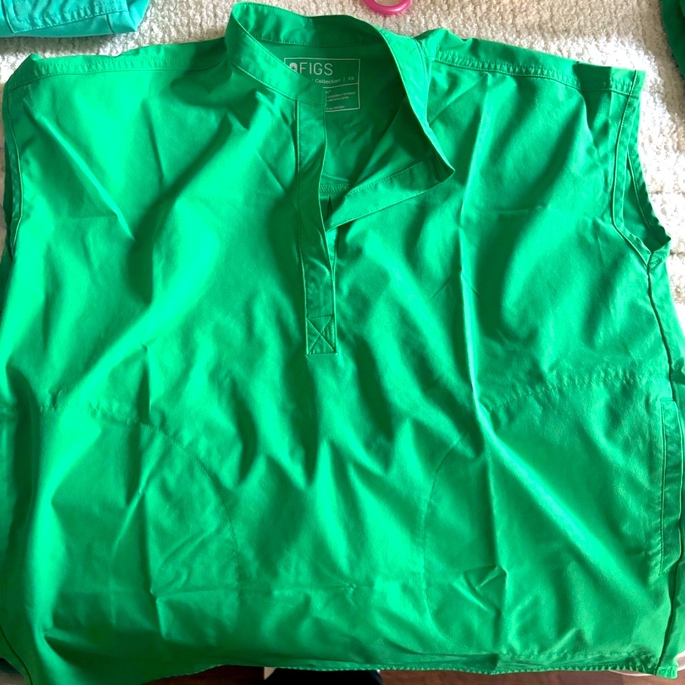 Figs green set xs rafaela scrub top and small petite zamora joggers